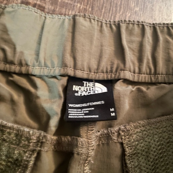 EUC The North Face Hiking Shorts - Picture 2 of 3